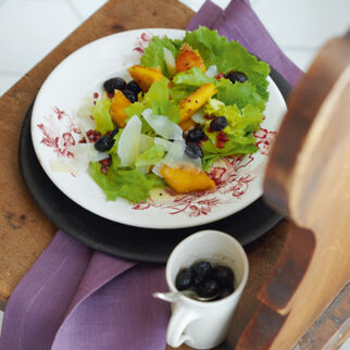 Endivien-Polenta-Salat mit Parmesan und Speck