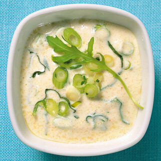 Joghurtdip mit Zitronenmelisse Joghurtdip mit Zitronenmelisse