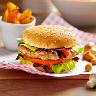 Pilzburger mit Tomatensalat