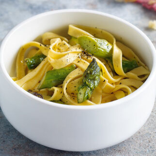 Zitronennudeln mit grünem Spargel Zitronennudeln mit grünem Spargel