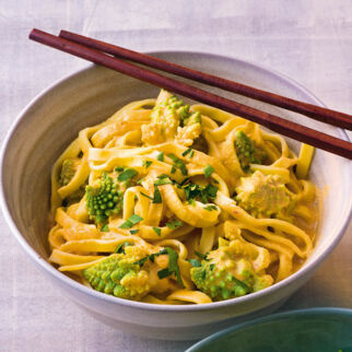 Tagliatelle mit Kokos-Erdnuss-Sauce Tagliatelle mit Kokos-Erdnuss-Sauce