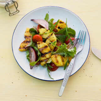 Blattsalat mit gegrillter Ananas Blattsalat mit gegrillter Ananas