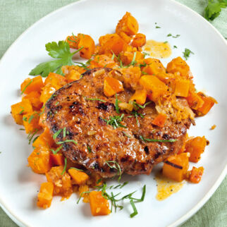 Hacksteaks mit Kürbisgemüse Hacksteaks mit Kürbisgemüse