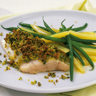 Zanderfilet mit Kräuterkruste und grünen Bohnen Zanderfilet mit Kräuterkruste und grünen Bohnen
