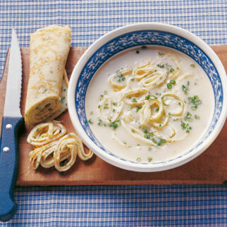 Saure Pfannkuchensuppe