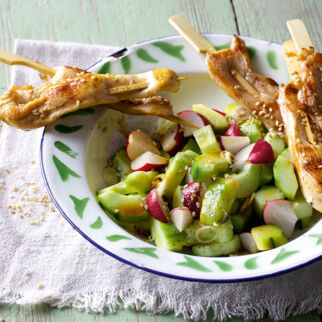 Saté-Spieße mit Chilisalat Saté-Spieße mit Chilisalat