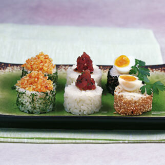 Dreierlei Sushi-Canapés Dreierlei Sushi-Canapés