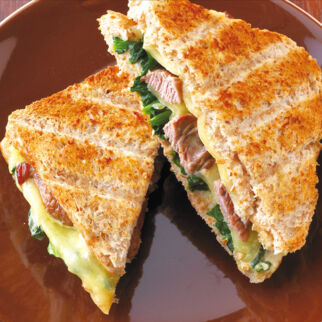 Spinat-Toast mit Lammfilet Spinat-Toast mit Lammfilet