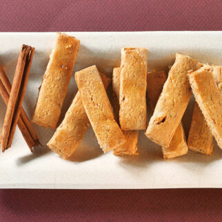 Knöchli mit ganzen Haselnüssen Knöchli mit ganzen Haselnüssen