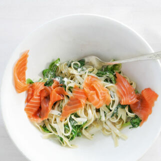 Tagliatelle mit Endivie und Räucherlachs Tagliatelle mit Endivie und Räucherlachs