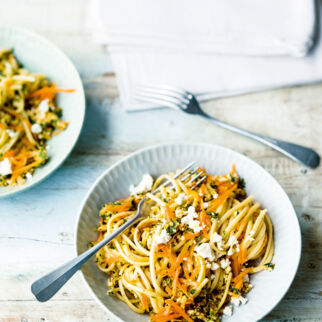 Möhrennudeln mit Feta-Pesto Möhrennudeln mit Feta-Pesto