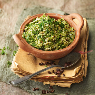 Romanesco-Haselnuss-Taboulé mit Coffee-Dressing Romanesco-Haselnuss-Taboulé mit Coffee-Dressing