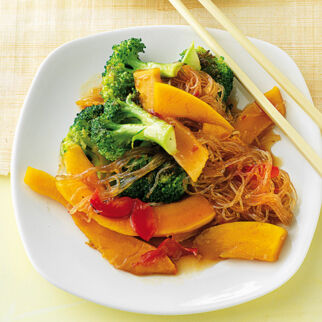 Wok-Gemüse mit Nudeln Wok-Gemüse mit Nudeln