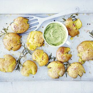 Kartoffel-Smash mit Brokkoli-Aioli Kartoffel-Smash mit Brokkoli-Aioli