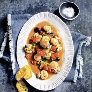 Tintenfischpfanne mit Knoblauchbrot Tintenfischpfanne mit Knoblauchbrot