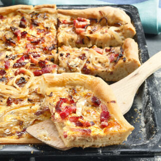 Zwiebelkuchen mit Speck Zwiebelkuchen mit Speck