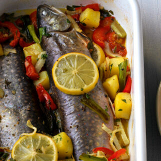 Forellen im Kräutergemüsebett Forellen im Kräutergemüsebett