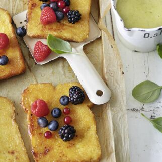 Armer Ritter de Luxe mit Beeren-minestrone