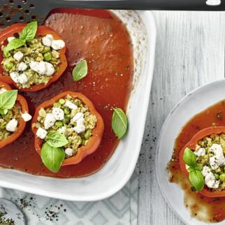 Gedämpfte Paprika mit Gemüse-Thunfisch-Füllung Gedämpfte Paprika mit Gemüse-Thunfisch-Füllung