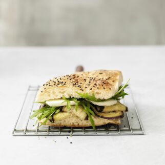 Auberginen-Mozzarella-Fladenbrot Auberginen-Mozzarella-Fladenbrot