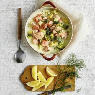 Brokkoli-Kartoffel-Topf mit Lachs Brokkoli-Kartoffel-Topf mit Lachs