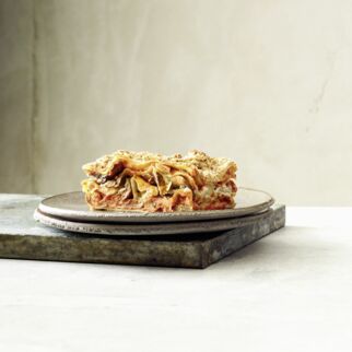 Vegane Lasagne mit geschmorten Pilzen Vegane Lasagne mit geschmorten Pilzen