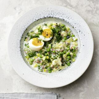Eier in Gemüse-Schinken-Sauce Eier in Gemüse-Schinken-Sauce
