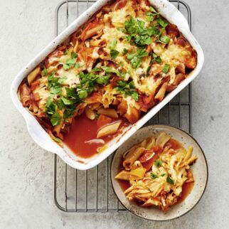 Gemüse-Nudel-Gratin mit Hähnchen Gemüse-Nudel-Gratin mit Hähnchen