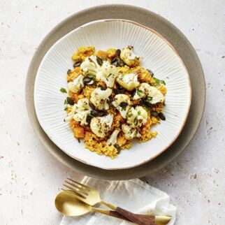 Kürbis-Hirse-Pilaw mit Röst-Blumenkohl Kürbis-Hirse-Pilaw mit Röst-Blumenkohl