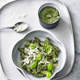 Basilikum-Walnuss-Pesto
mit Oliven Basilikum-Walnuss-Pesto
mit Oliven