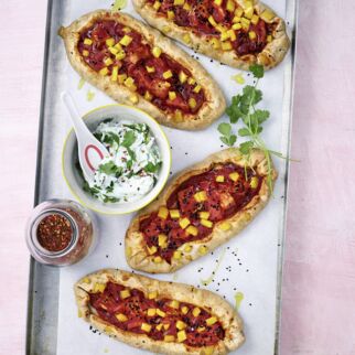 Teigschiffchen mit BBQ-Jackfrucht Teigschiffchen mit BBQ-Jackfrucht