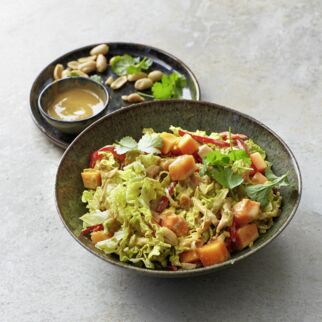 Chinakohl-Papaya-Salat mit Erdnüssen