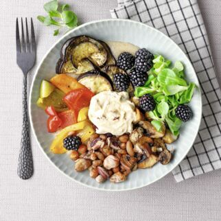 Hummus-Bowl mit Grillgemüse Hummus-Bowl mit Grillgemüse