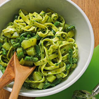Bohnen-Tagliatelle mit Pesto Bohnen-Tagliatelle mit Pesto