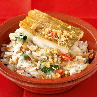 Fisch mit scharfem Erdnuss-Reis Fisch mit scharfem Erdnuss-Reis