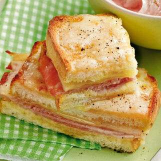 Croque Monsieur mit Schinken und Käse Croque Monsieur mit Schinken und Käse