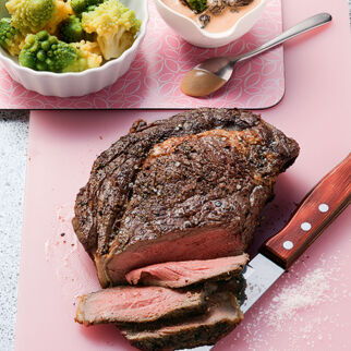 Entrecôte mit Morchelrahmsauce und Romanesco Entrecôte mit Morchelrahmsauce und Romanesco