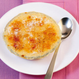 Gebrannter Nuss-Grieß-Pudding mit Aprikosen Gebrannter Nuss-Grieß-Pudding mit Aprikosen