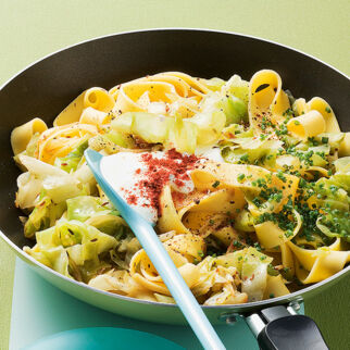 Nudeln mit Kohl und Feta Nudeln mit Kohl und Feta