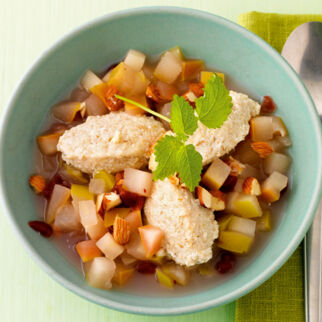 Quarknockerln in Apfelkompott Quarknockerln in Apfelkompott