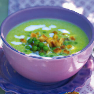 Erbsencremesuppe mit Croûtons