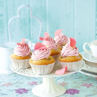Rosen-Litschi-Cupcakes Rosen-Litschi-Cupcakes