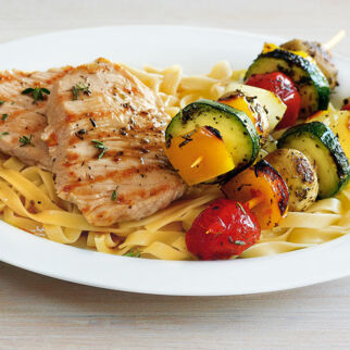 Putenschnitzelchen mit gegrilltem Gemüse Putenschnitzelchen mit gegrilltem Gemüse