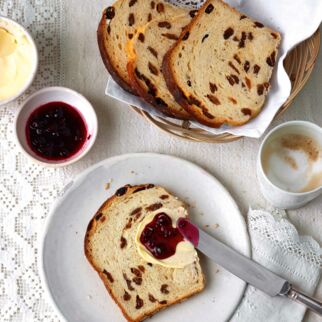Dinkelstuten mit Rosinen Dinkelstuten mit Rosinen