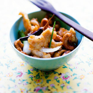 Hähnchenbrust mit Cashewnüssen (Gai Pad Med Mamuanghimapan) Hähnchenbrust mit Cashewnüssen (Gai Pad Med Mamuanghimapan)