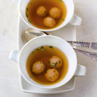 Reh-Consommé mit Wildklößchen Reh-Consommé mit Wildklößchen