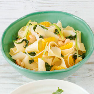 Orangen-Cashew-Nudelpfanne Orangen-Cashew-Nudelpfanne