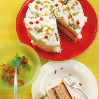 Biskuittorte mit Cremefüllung Biskuittorte mit Cremefüllung