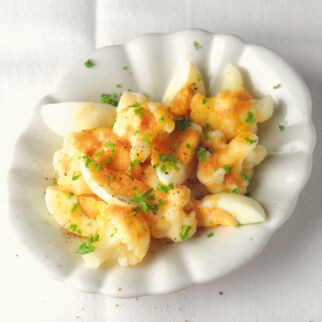 Karfiol mit Butterbr&ouml;seln und Ei