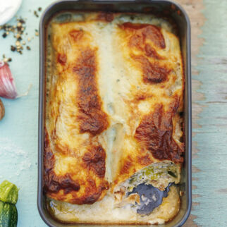 Überbackene Zucchini-Crespelle mit Gorgonzolaguss Überbackene Zucchini-Crespelle mit Gorgonzolaguss